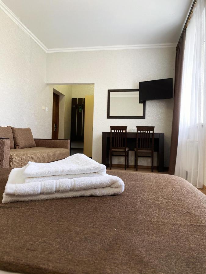 Hotel Koral TTchernivtsi Extérieur photo