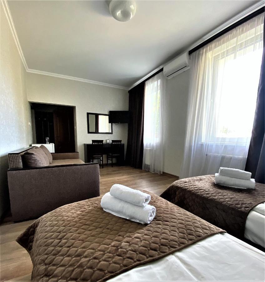 Hotel Koral TTchernivtsi Extérieur photo