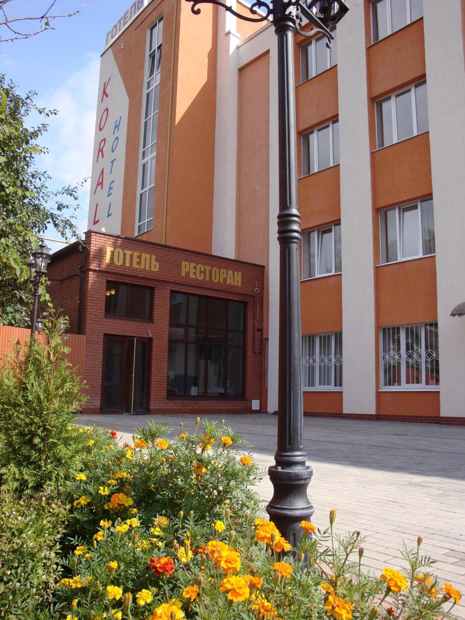 Hotel Koral TTchernivtsi Extérieur photo