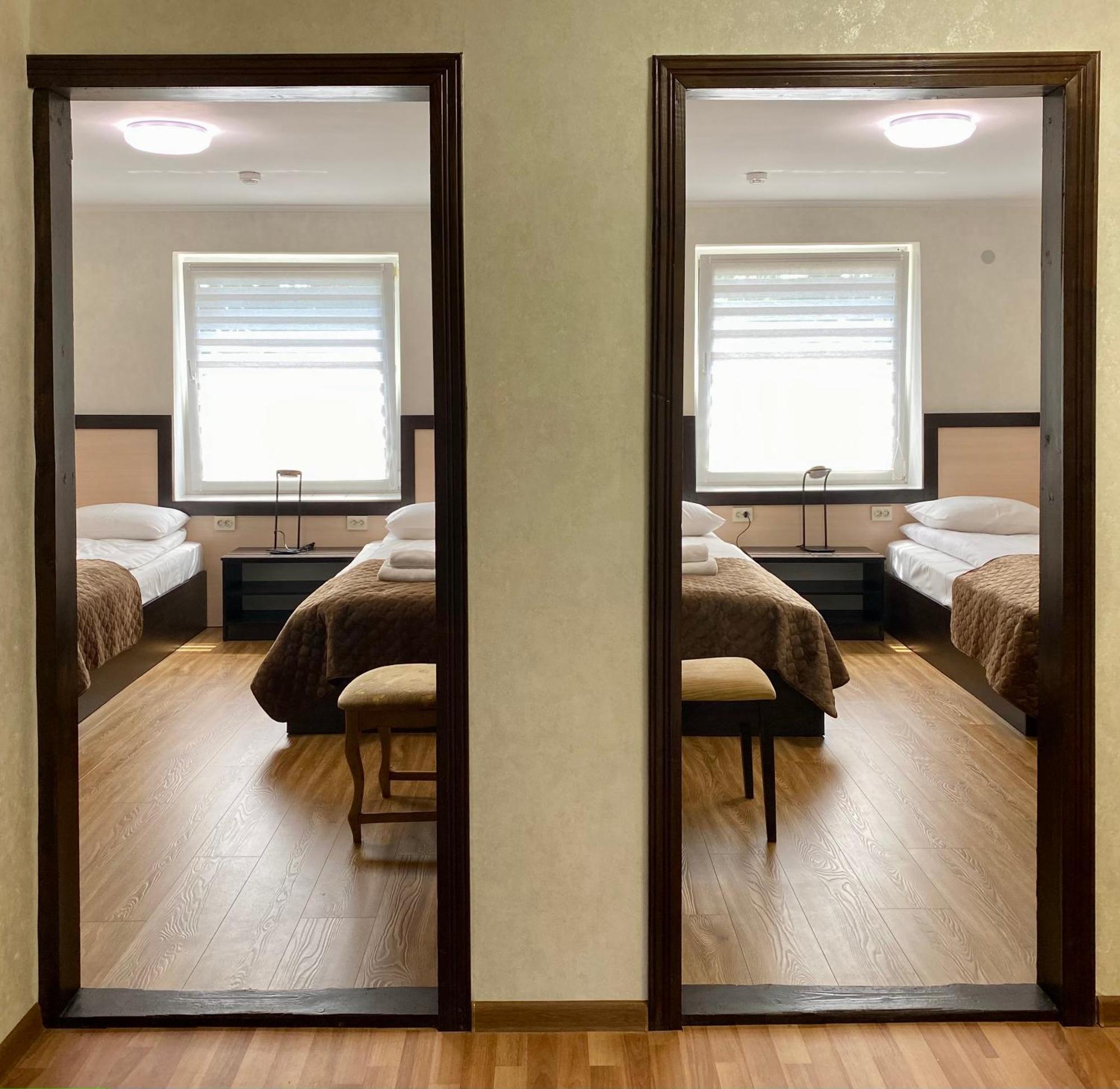 Hotel Koral TTchernivtsi Extérieur photo