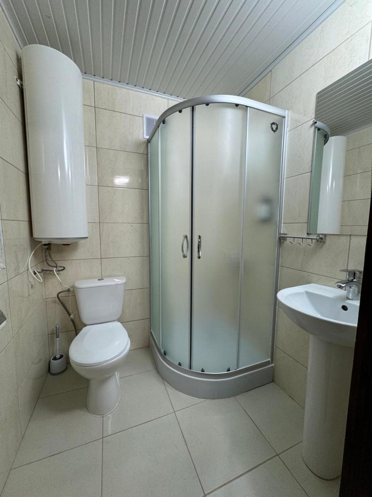 Hotel Koral TTchernivtsi Extérieur photo