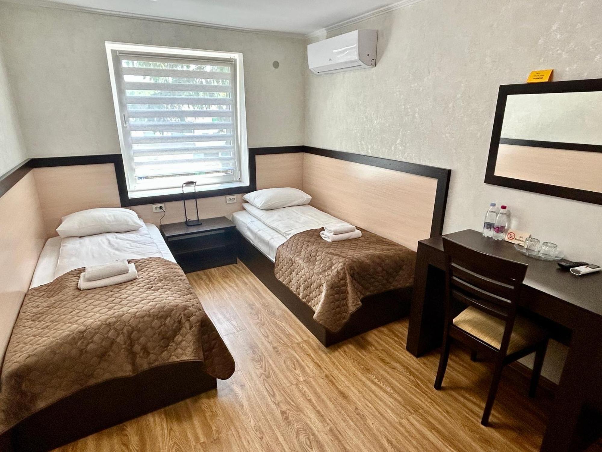 Hotel Koral TTchernivtsi Extérieur photo