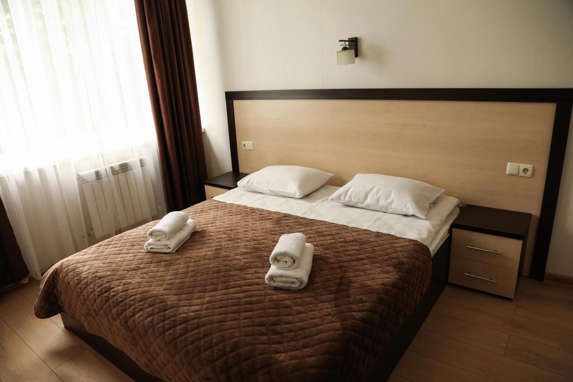 Hotel Koral TTchernivtsi Extérieur photo