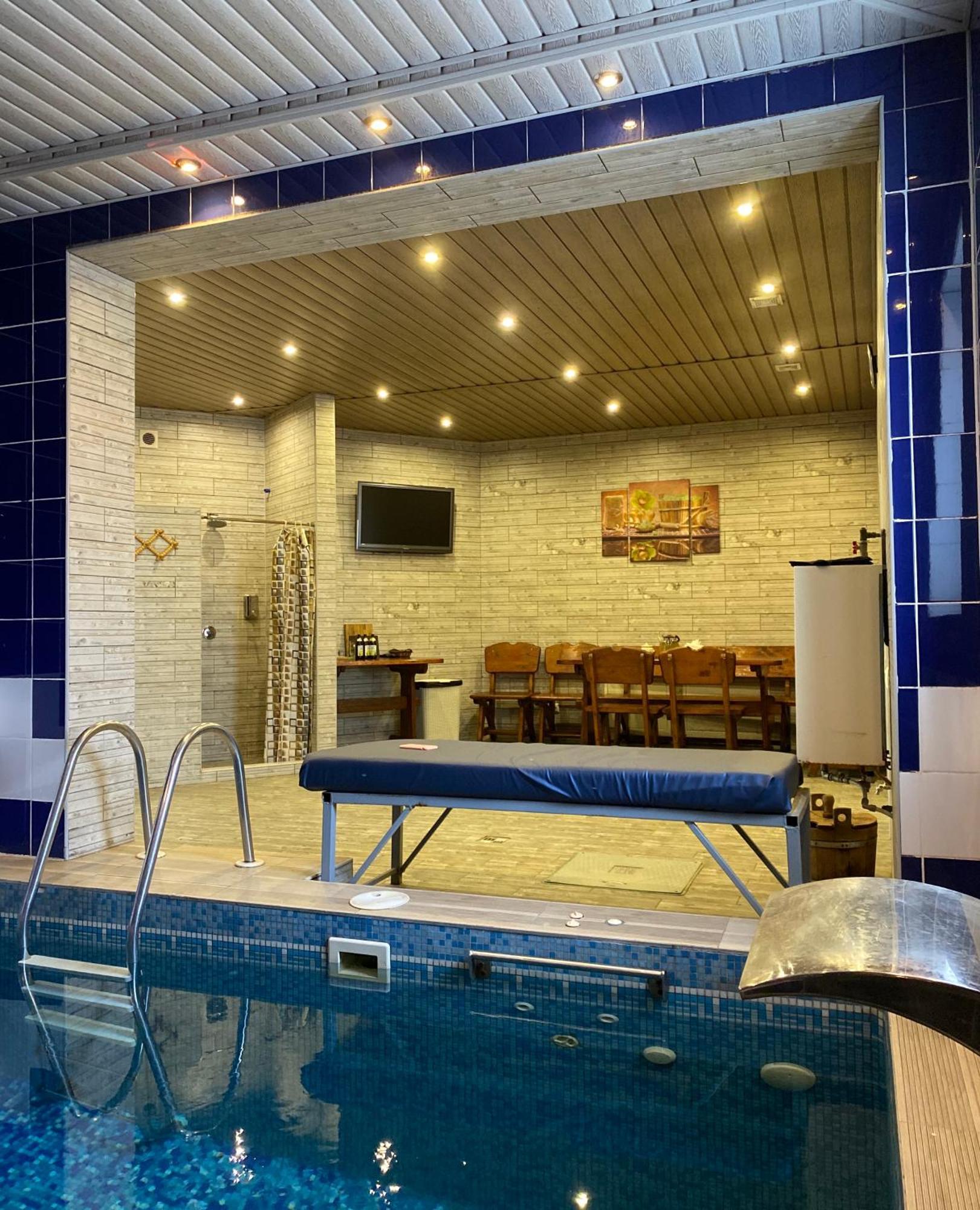 Hotel Koral TTchernivtsi Extérieur photo