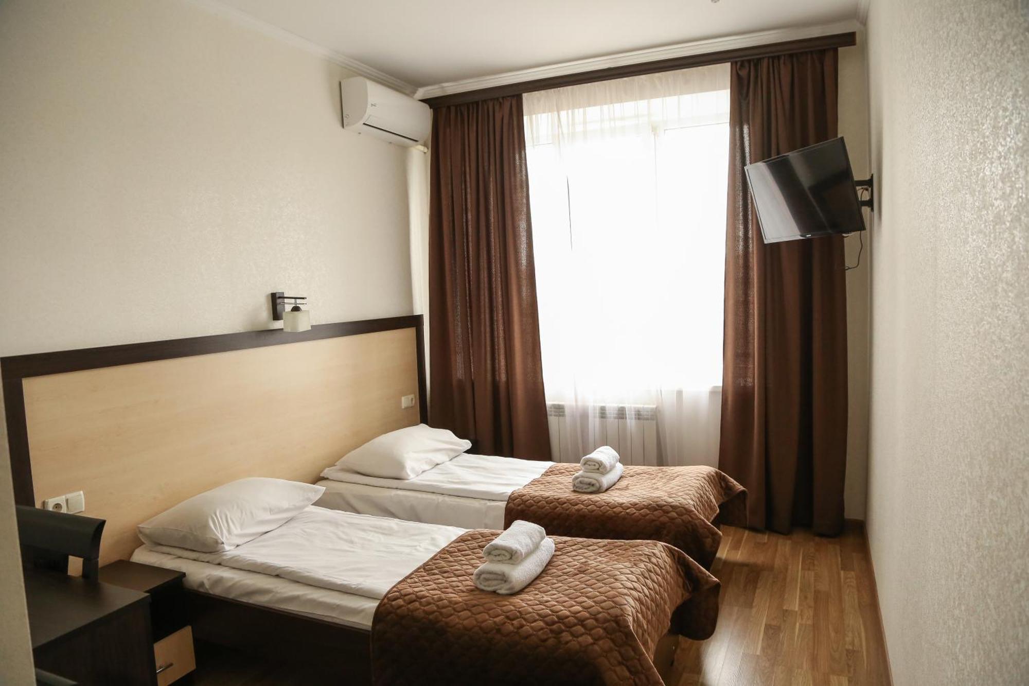 Hotel Koral TTchernivtsi Extérieur photo