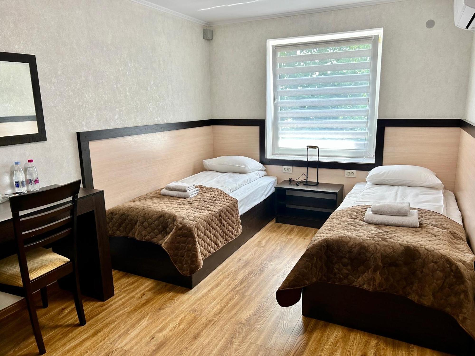Hotel Koral TTchernivtsi Extérieur photo